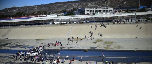 Migrant Rush_San Ysidro_2018_11_25
